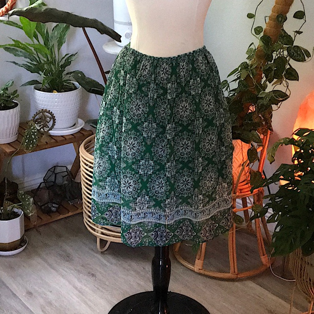 SOLD - MAX STUDIO GREEN & WHITE Skirt NEW w/o Tags